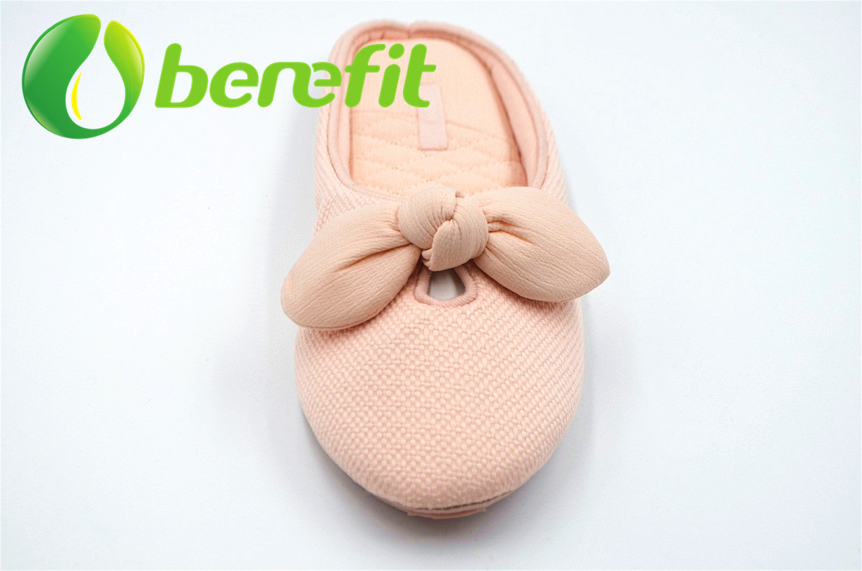 Warm Indoor Slippers Women with Washable And Warm Fabric Material