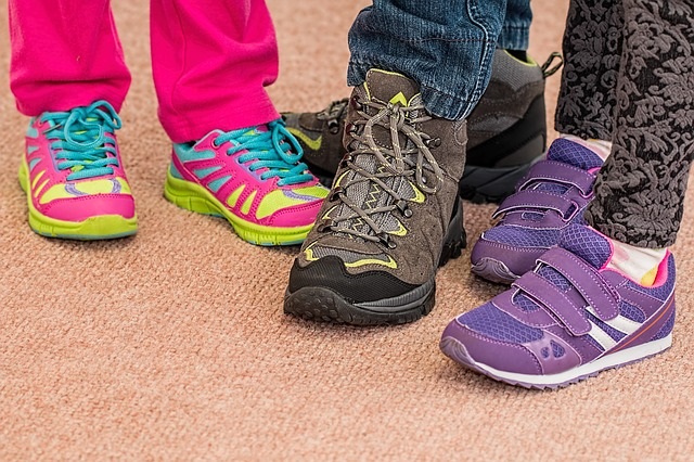 How to choose the suitable kid shoes